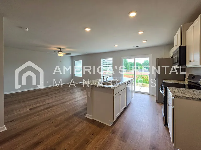 4115 Hudson Rd — Photo 8