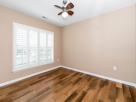 5th image of 711 Gaston Manor Dr