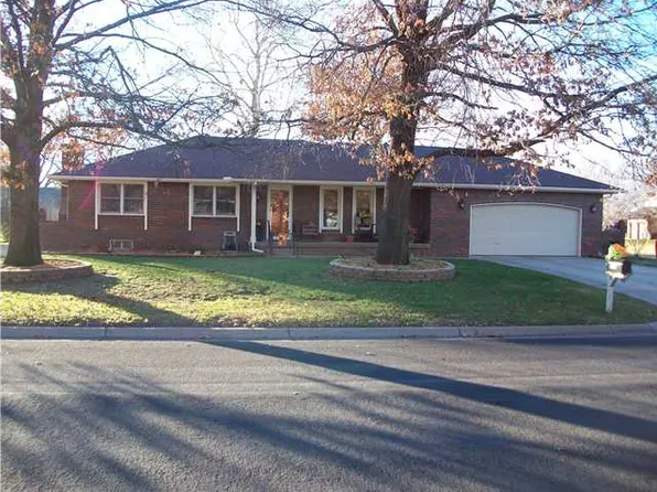 429 N Peach Tree Ln, Haysville, KS 67060