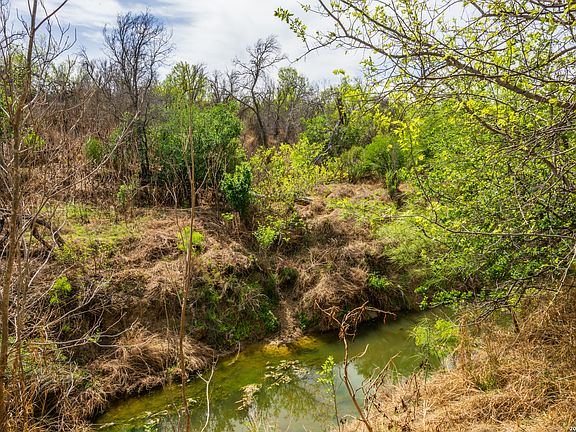 3rd image of 994 Marburger