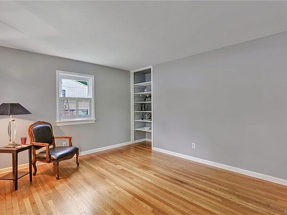 3rd image of 9504 Greenford Dr