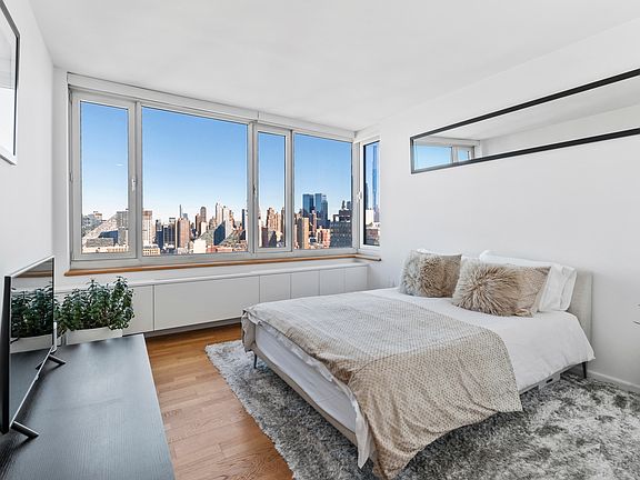 5th image of 635 W 42nd St APT 31D
