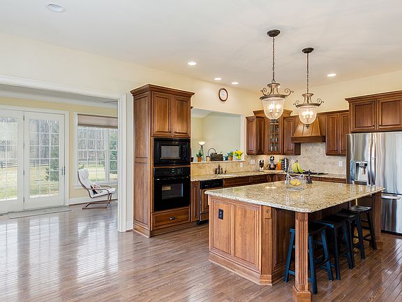 2nd image of 5034 Rosalind Ln