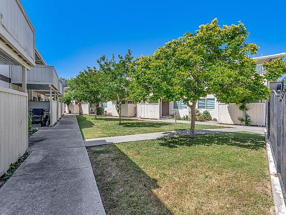 3rd image of 46728 Crawford St #5-L