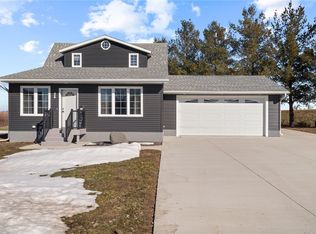 909 Pats Ct, Walker, IA 52352