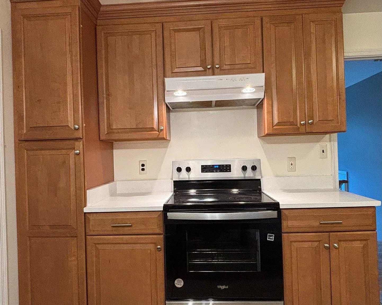 5 bed, 3.0 bath, 2446 sqft, $4,195 — Photo 2