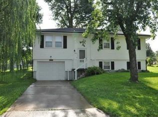 2103 Cedar St, Higginsville, MO 64037