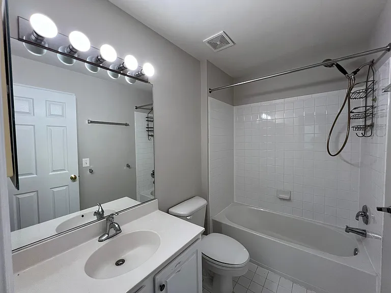 4091 Oak Village Ldg — Photo 8