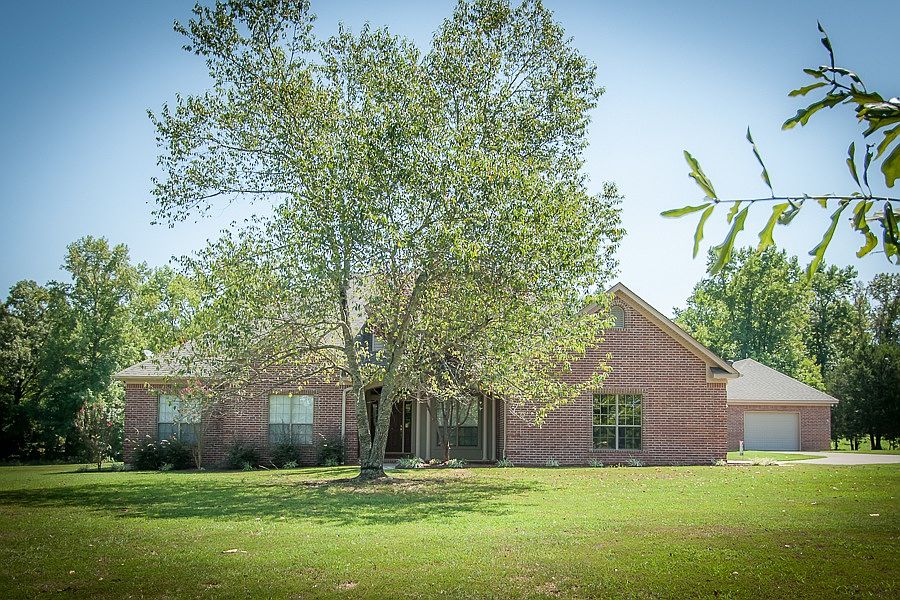 1st image of 8 Gloria Dr