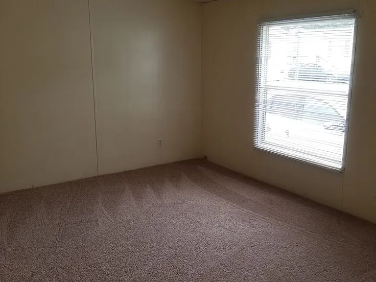 944 Hollywood Dr — Photo 8