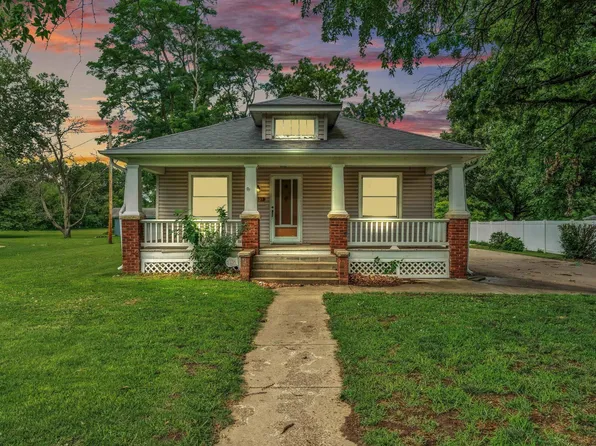 2031 NW Taylor St, Topeka, KS 66608