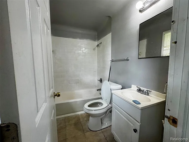 8045 Cadillac Ave — Photo 13