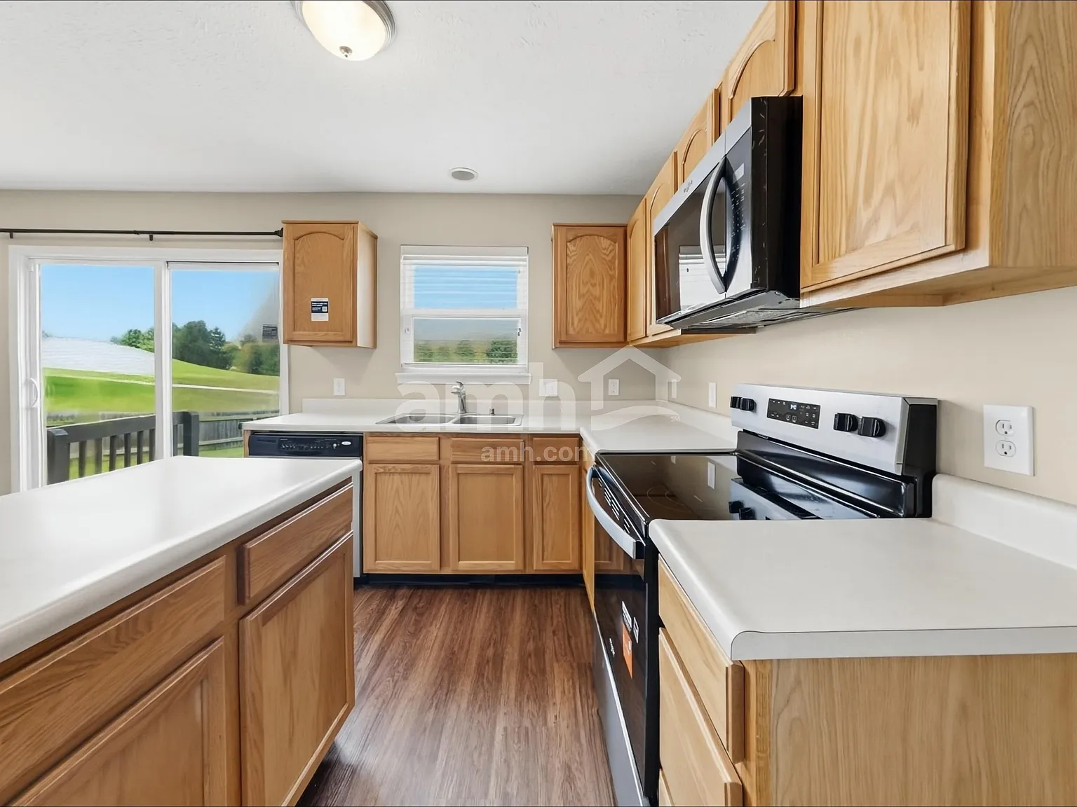 4 bed, 2.5 bath, 3387 sqft, $2,645 — Photo 3
