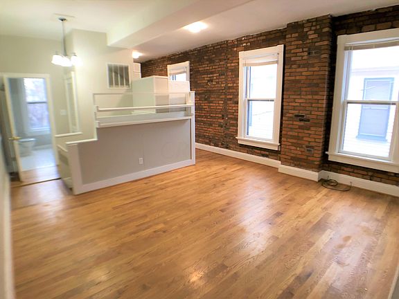 2nd image of 624 1/2 S Pearl St