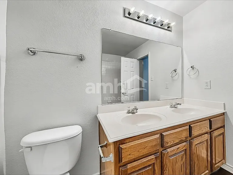 7501 Providence Dr — Photo 13