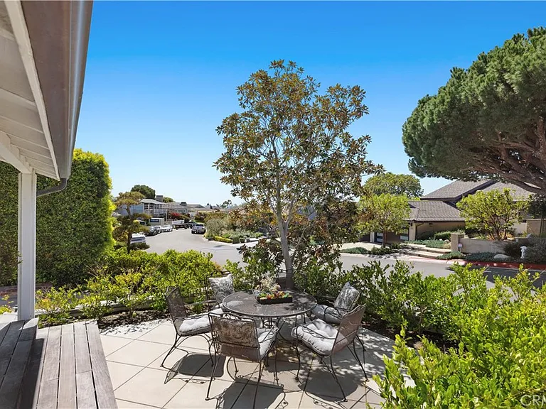 540 De Anza Dr — Photo 2