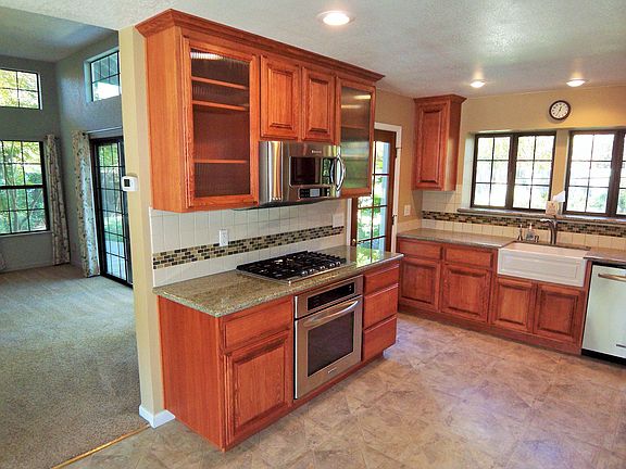 2nd image of 8108 Heatherbrook Ct