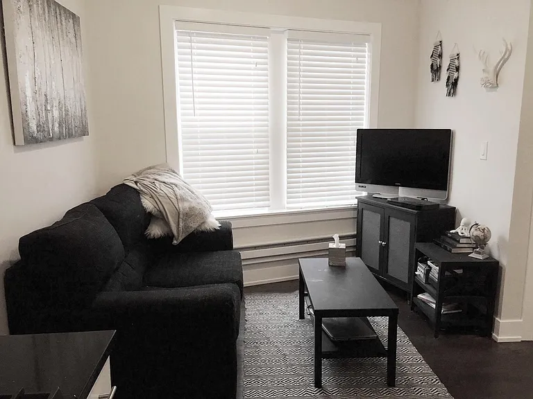 4226 N Clark St #1 — Photo 3