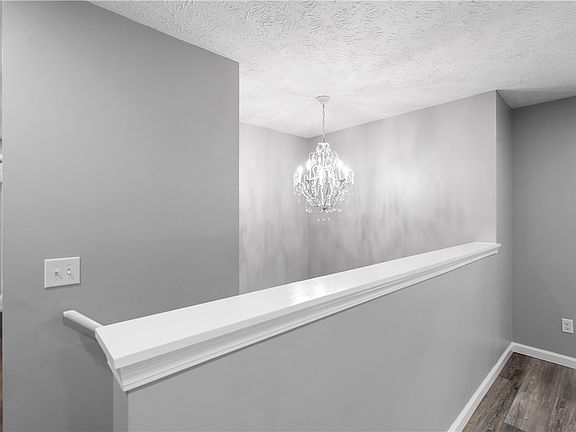 5th image of 13 Trillium Ln