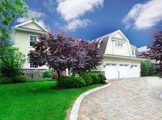20 Laurie Dr, Englewood Cliffs, NJ