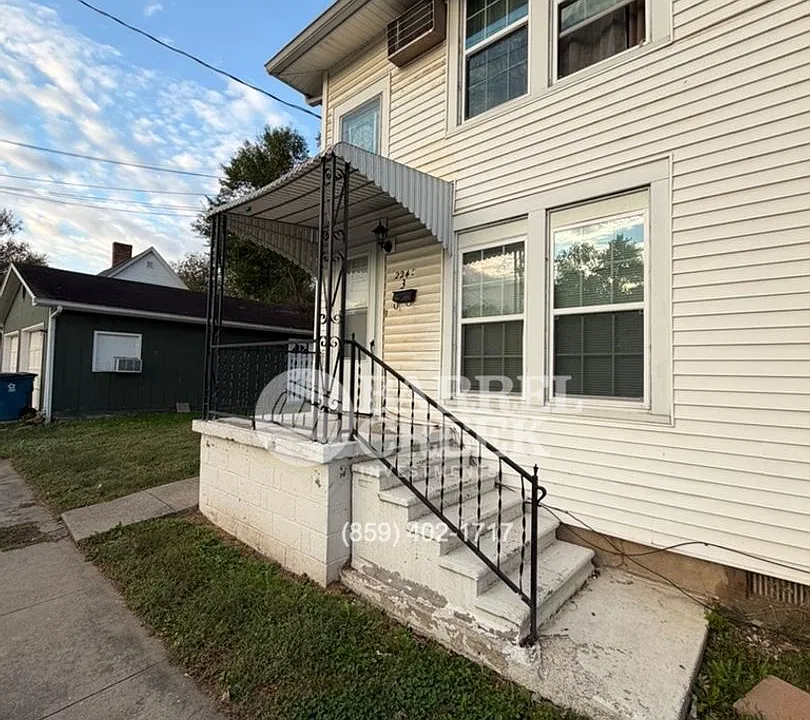 224 E Poplar St