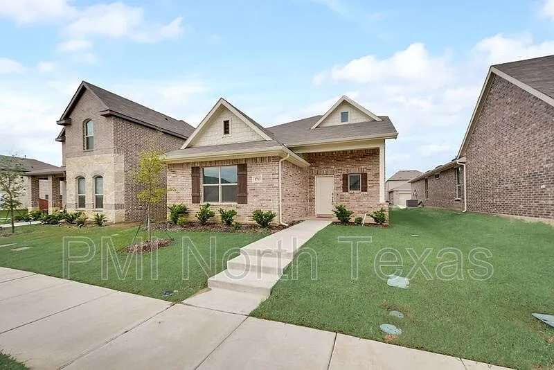 4 bed, 2.5 bath, 2508 sqft, $2,500 — Photo 3