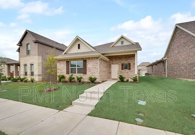 1713 Wayne Ln — Photo 3
