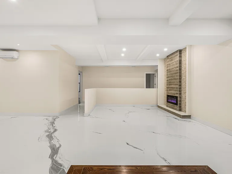 252 W 30th St #4B — Photo 4