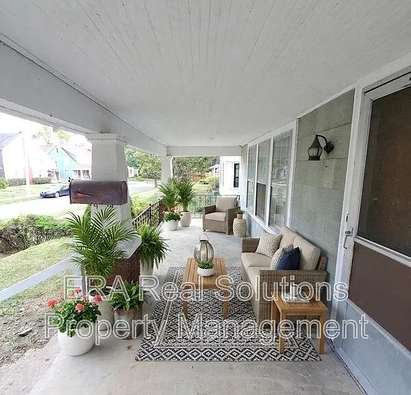 695 S Eureka Ave — Photo 2