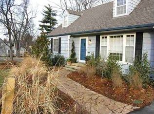 7823 Juniper St, Prairie Village, KS 66208