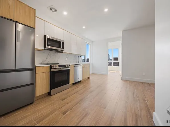 105 Hawthorne Street image 1 of 10