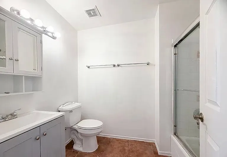 1304 W Alamo Dr — Photo 3