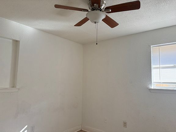 Bedrooms have good closets and ceiling fans.