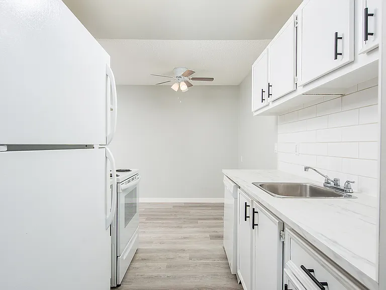 401 Kirkness Rd NW — Photo 16
