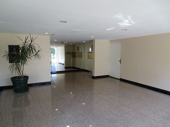 3rd image of 811 S Lucerne Blvd APT 402