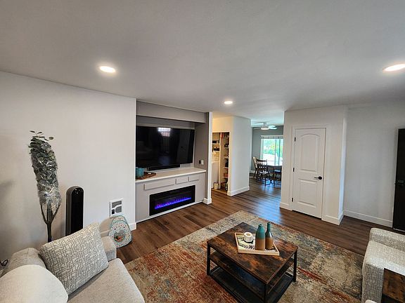 5th image of 4235 Asher St Unit 61