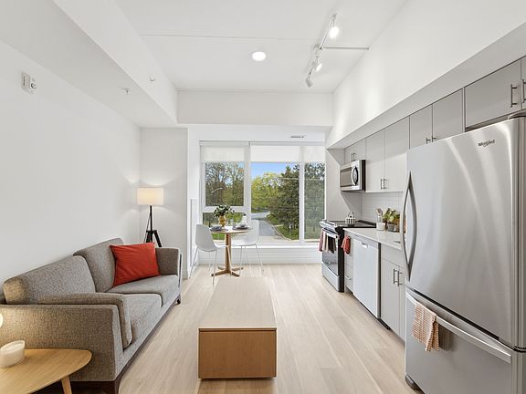 4th image of 166 College Ave W #1502713
