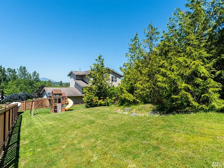 1119 N Waugh Rd — Photo 29