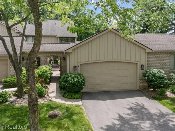 1122 Meadowglen Ct, Bloomfield Hills, MI 48304