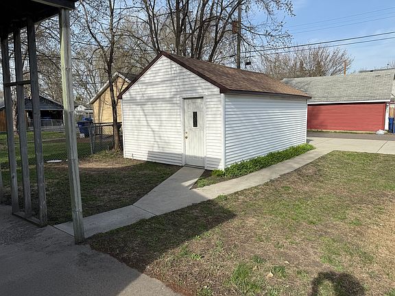 3rd image of 104 34th Ave N