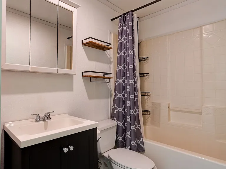 1736 W Beach Rd — Photo 19