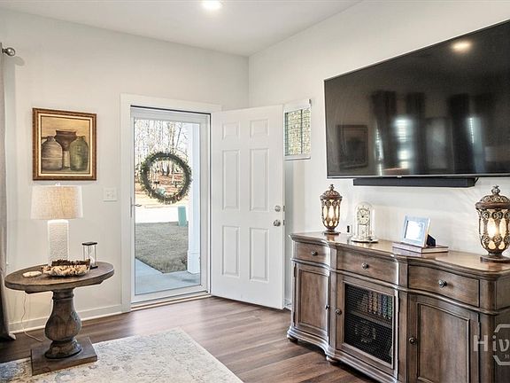 3rd image of 353 Samuel Clemens Way