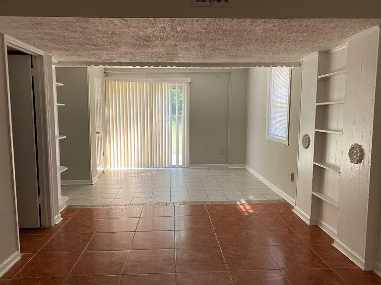 4324 Edinburgh Way — Photo 9