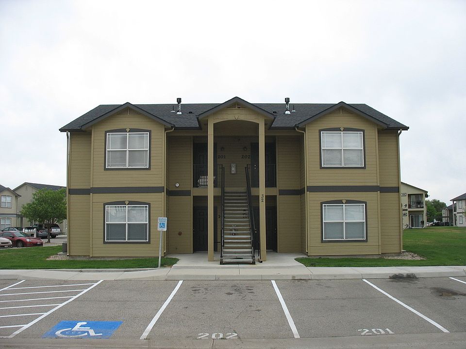 1st image of 32 S White Oak Ln APT 202