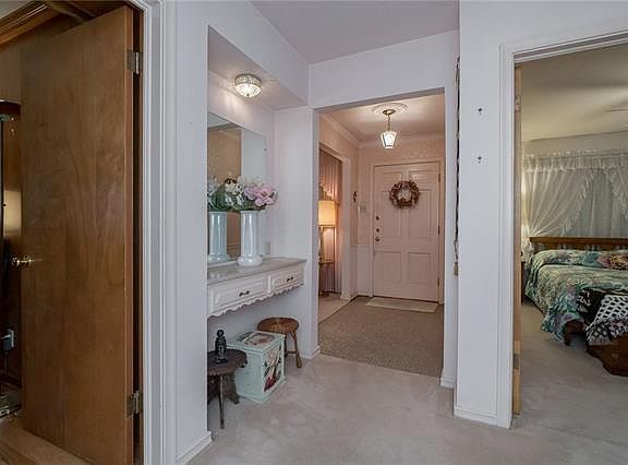 3rd image of 525 Park Ln