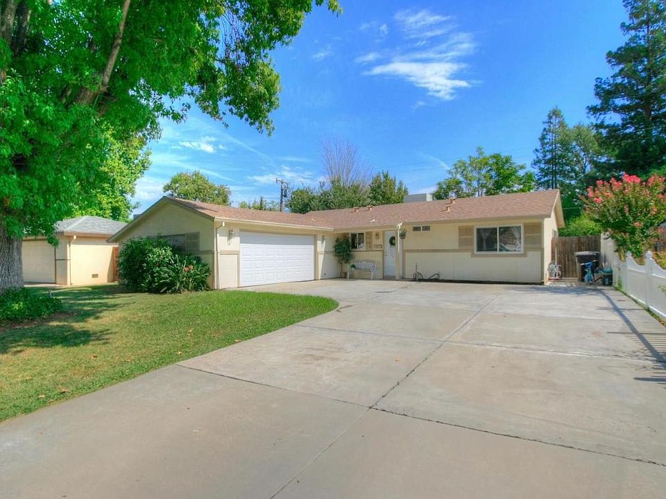 Great Home and ready for you! Room for RV or Boat