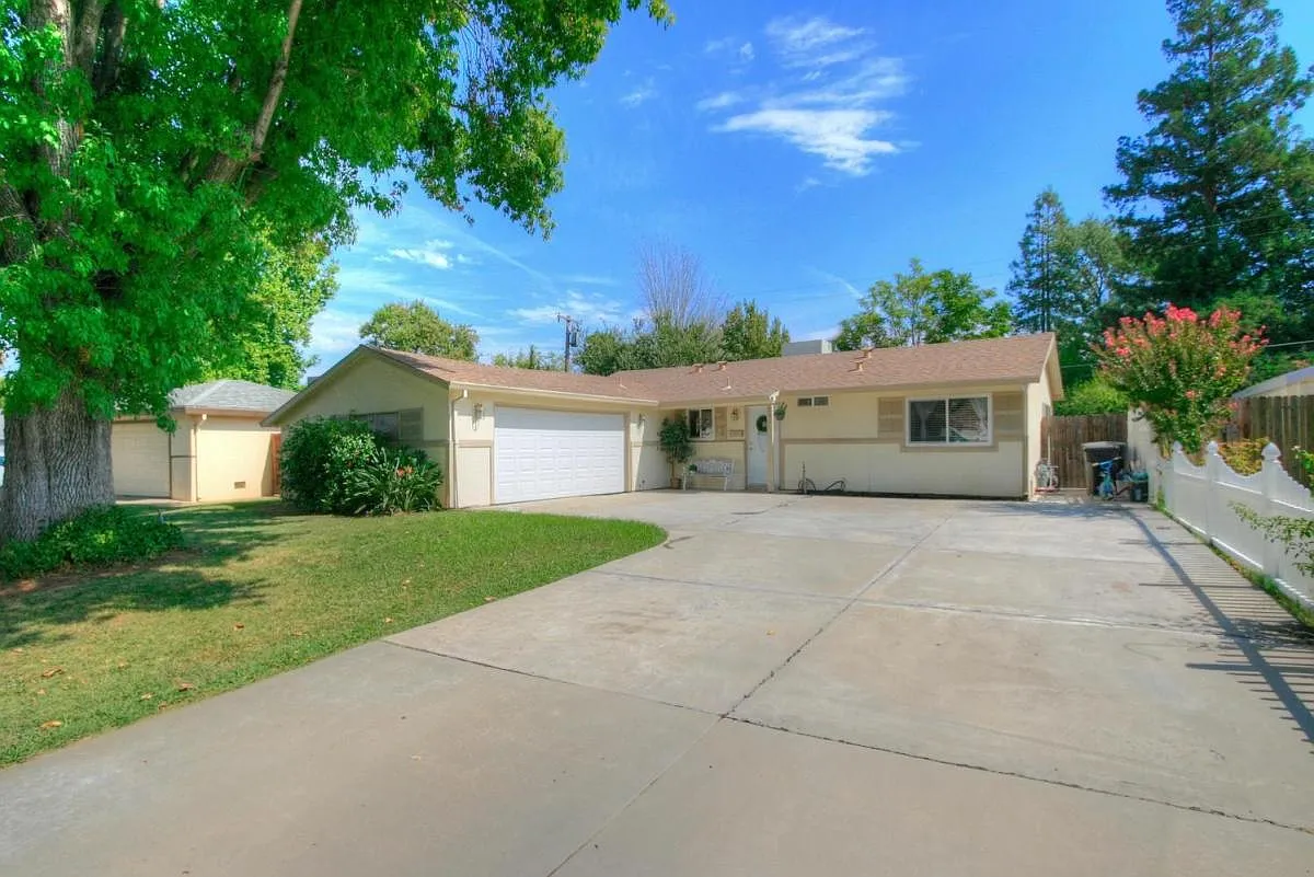 2921 Hunt Dr photo 1