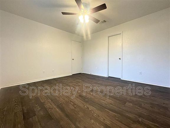 4th image of 2207 Montrose Cir