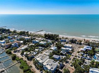 112 4th St S, Bradenton Beach, FL 34217