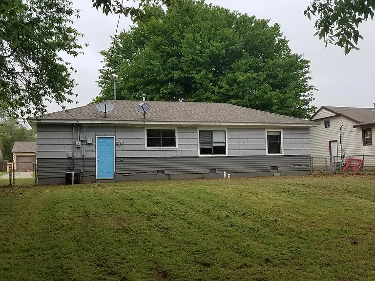 1116 Hazelwood Dr — Photo 8